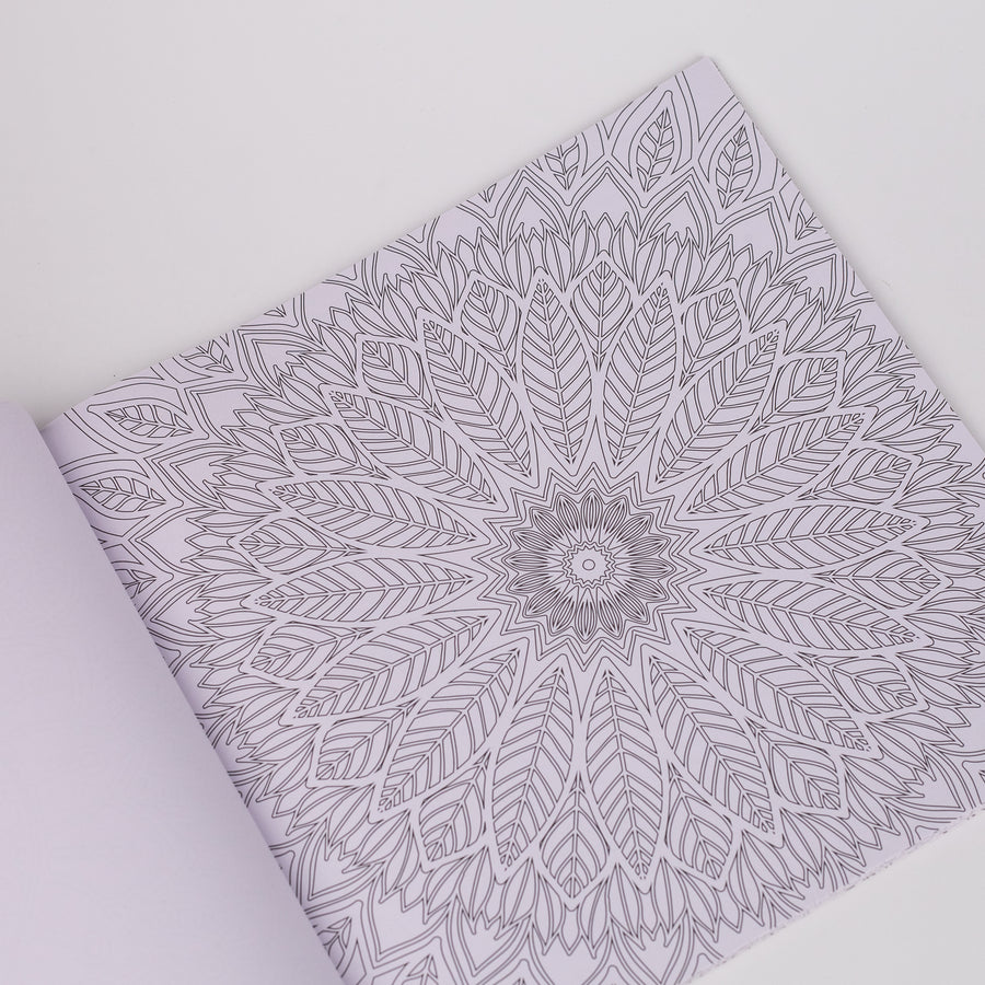 Refreshing Mandala Colouring Book For Adults (Paperback)