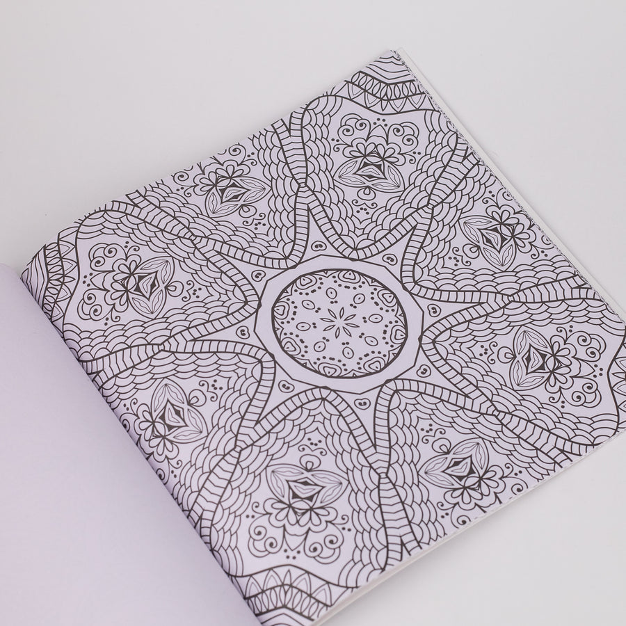 Refreshing Mandala Colouring Book For Adults (Paperback)