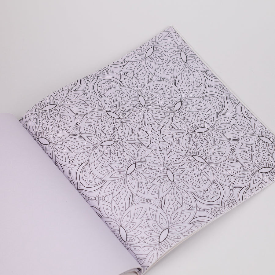 Refreshing Mandala Colouring Book For Adults (Paperback)