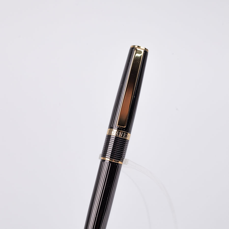 Vectrum Anthracite Gold Trim Fountain Pen