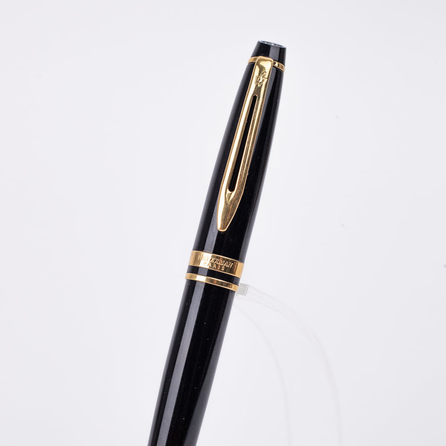 waterman-expert-mars-black-gt-fountain-pen-(F)-cap-view