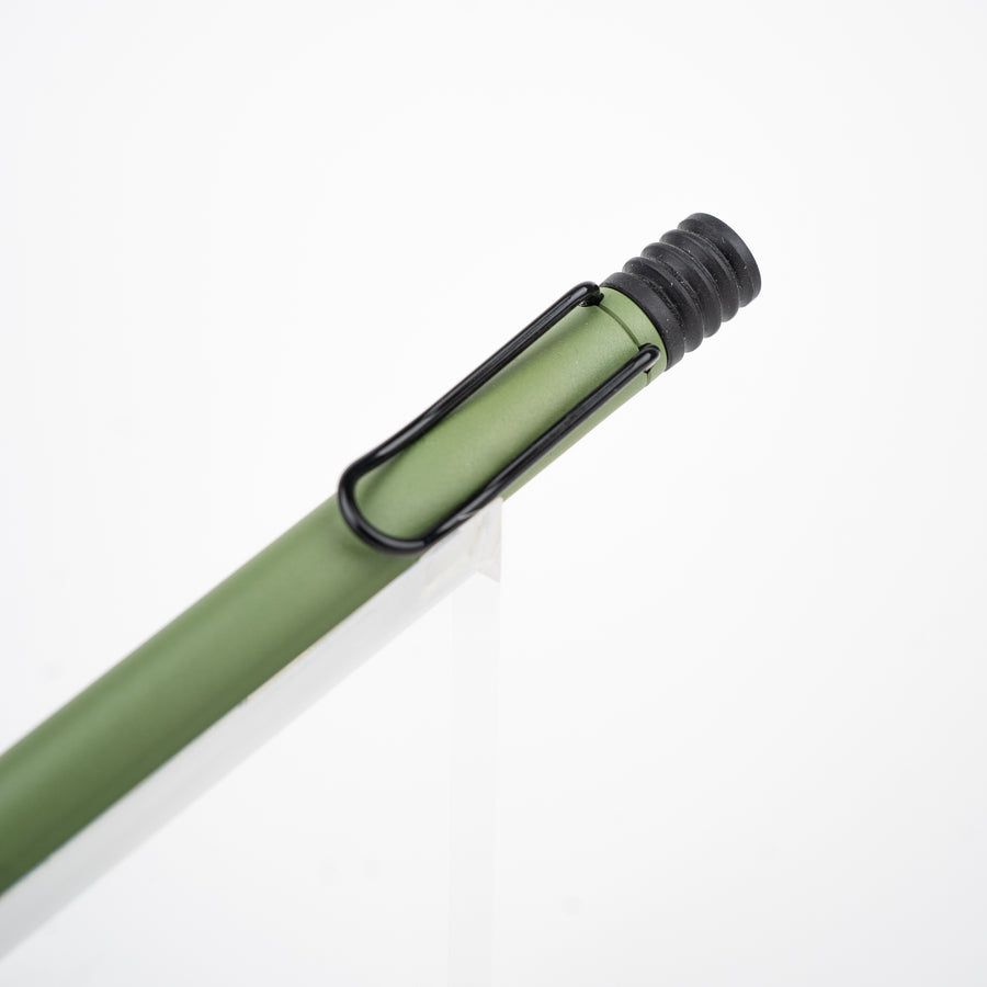 lamy-safari-ballpoint-pen-savannah-green-cap-view