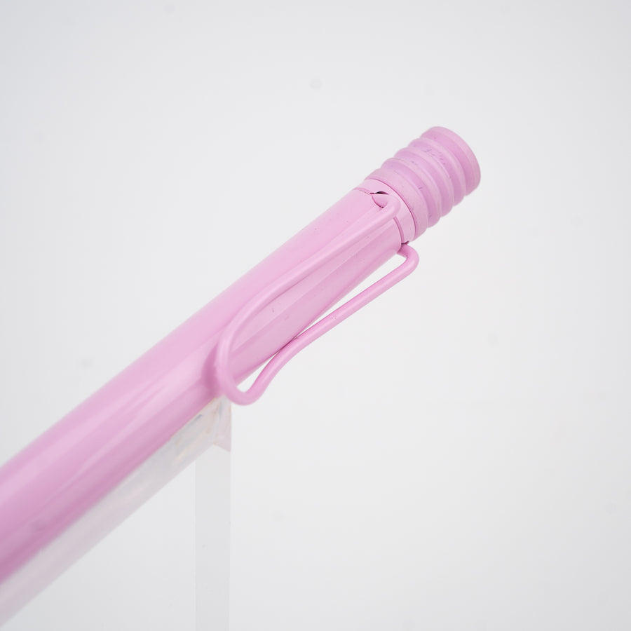 lamy-safari-ballpoint-pen-light-rose-cap-view