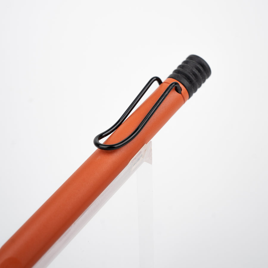lamy-safari-ballpoint-pen-terra-red-cap-view