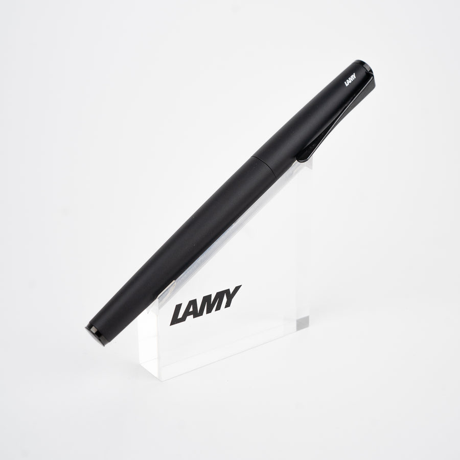 lamy-studio-lx-all-black-fountain-pen-close-view