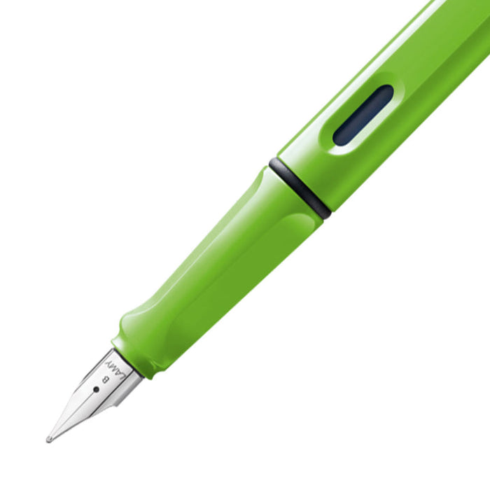 Lamy-safari-fountain-pen-(M)-green-nib-view