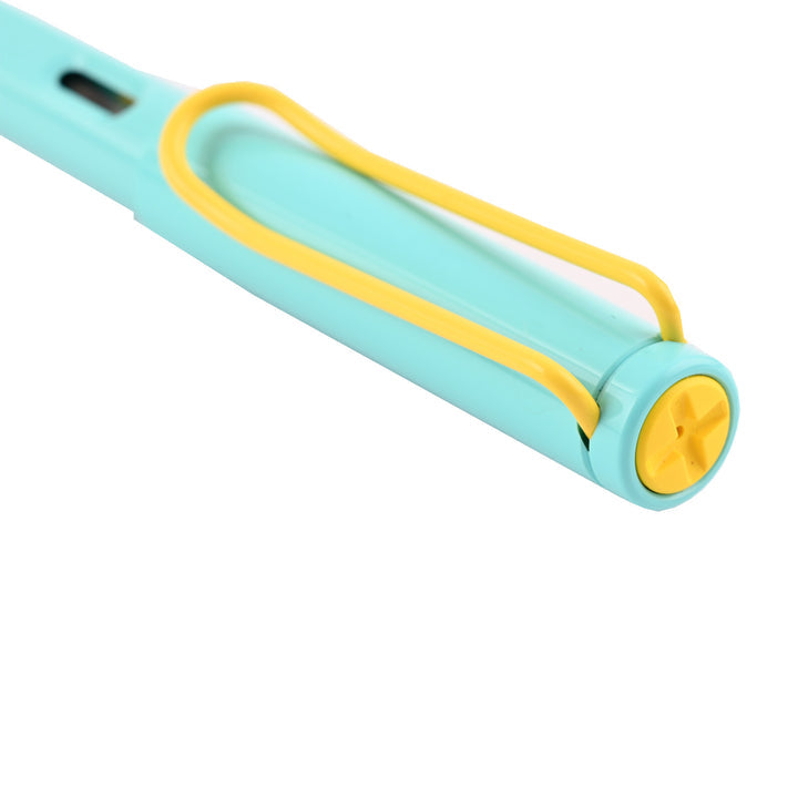 lamy-safari-fountain-pen-pina-colada-(M)-cap-view