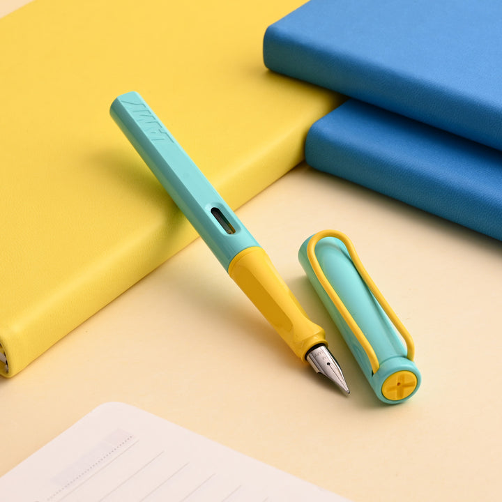 lamy-safari-fountain-pen-pina-colada-(M)-open-view-1